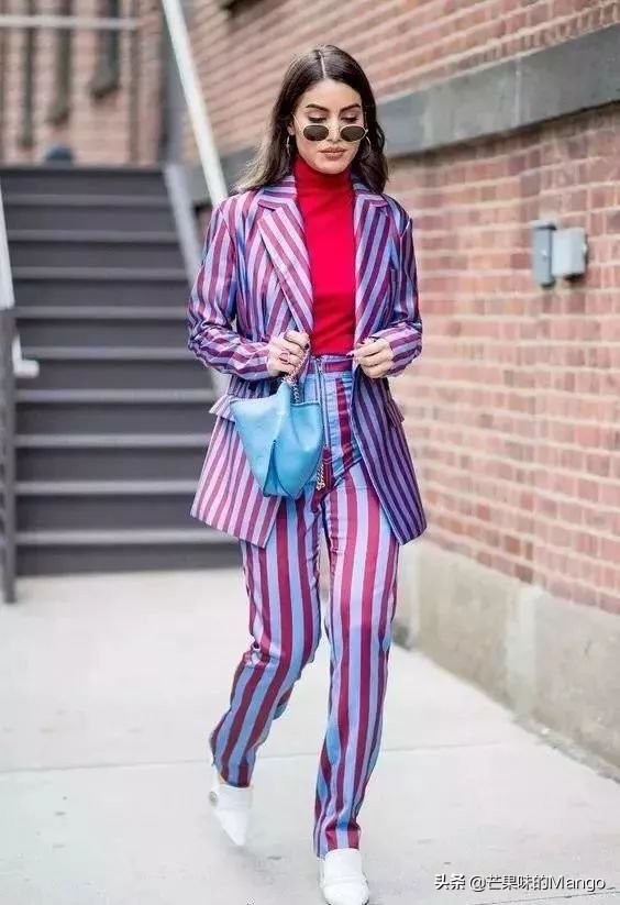 今年秋冬流行穿西装太时髦了,严肃刻板的西装如何穿才能更时髦