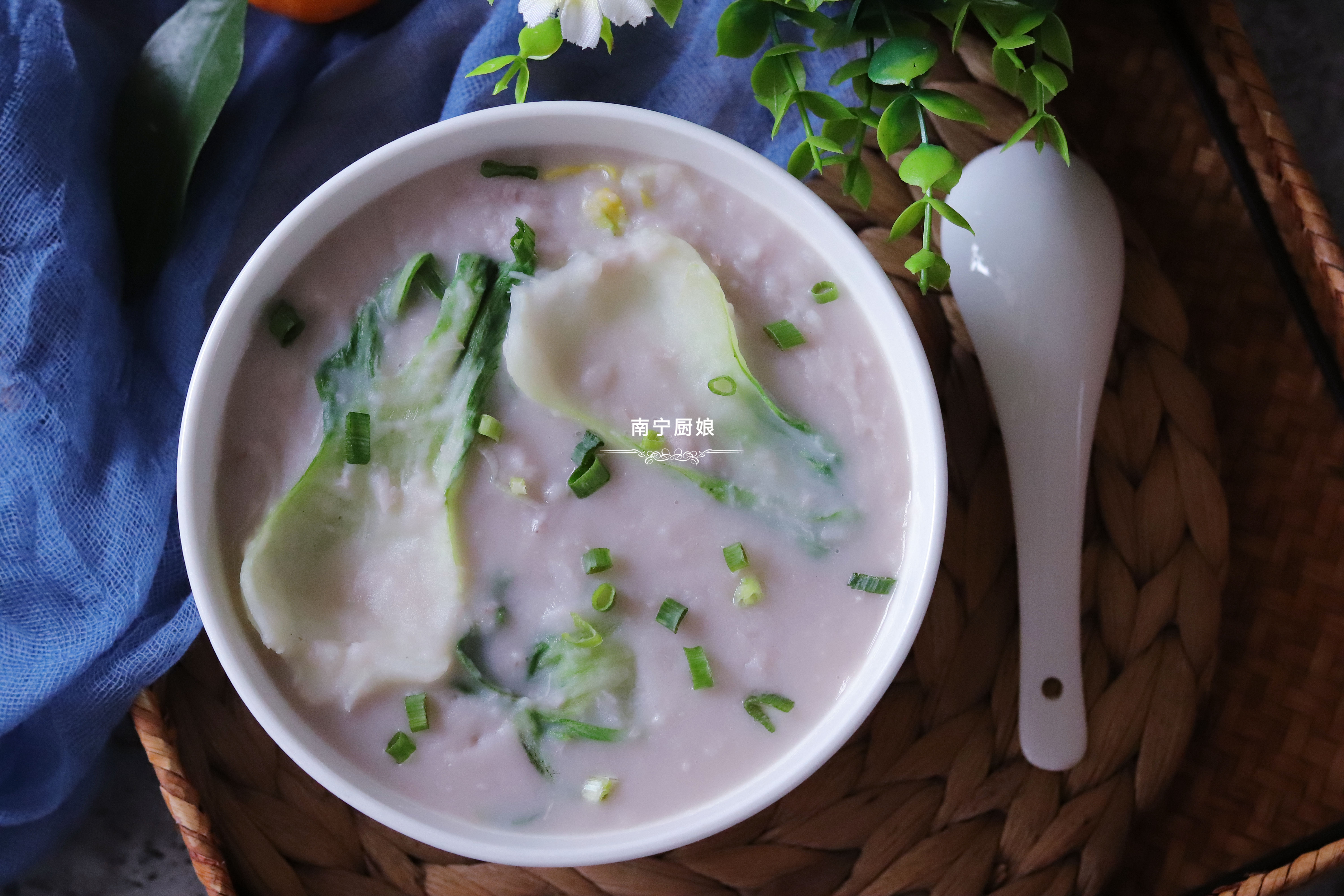 这道汤最近火了，天气越冷越想喝，鲜香爽滑，我们家隔三差五就做