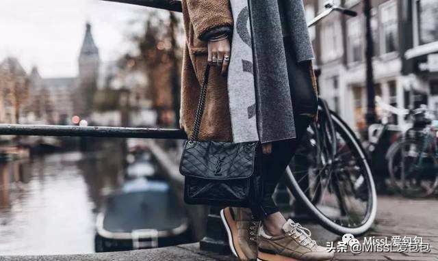 母亲节买束鲜花送妈妈,母亲节送妈妈一个皮包