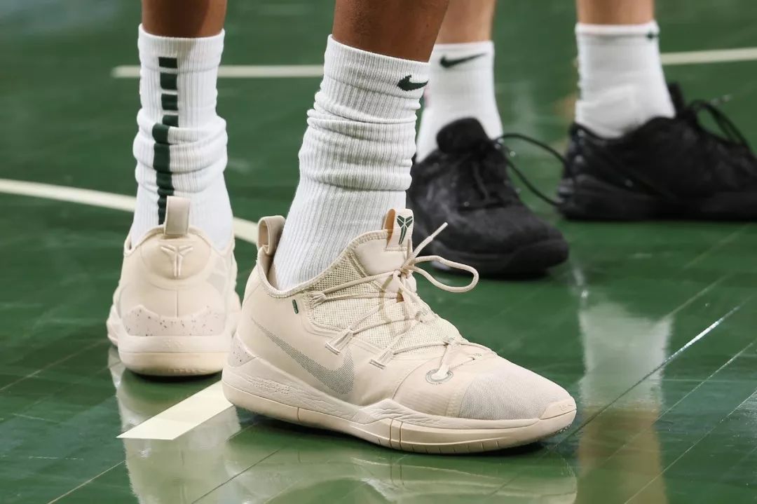 WEN赛场：Curry5助萌神*杀屠**速贷中心威少上脚签名战靴砍大号三双