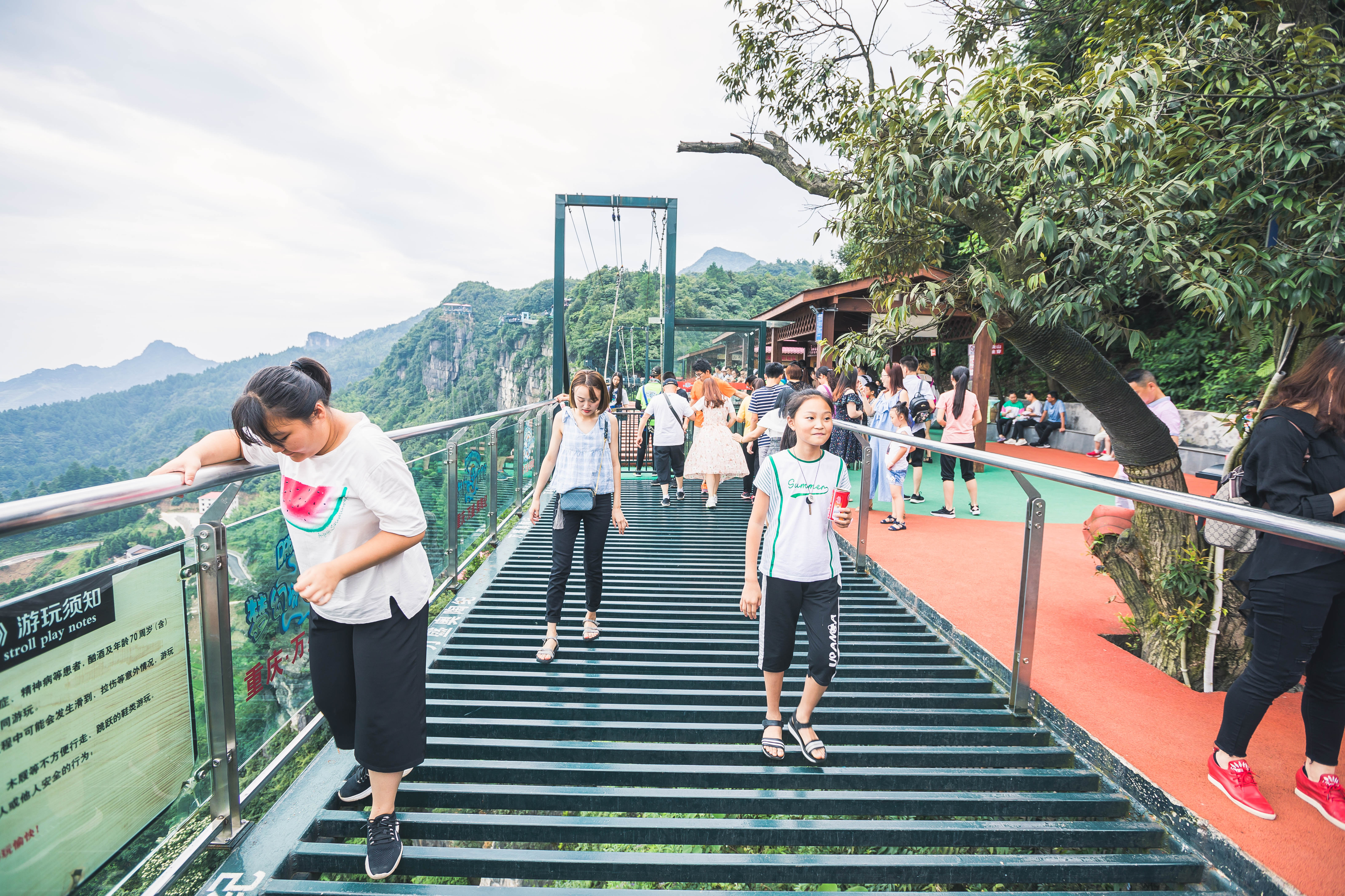 第一次去重庆奥陶纪应该怎样玩？真如抖音上那么刺激？亲自试试吧