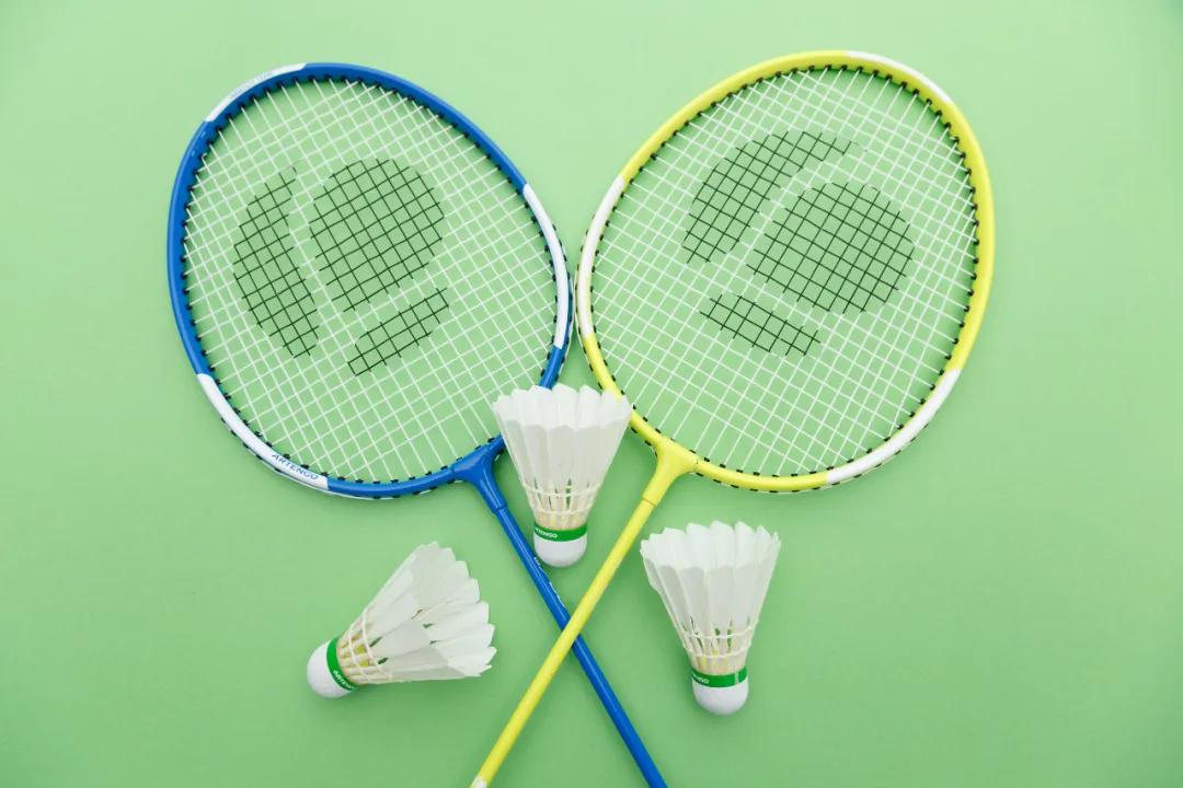 秋冬季节打羽毛球穿什么衣服,这个季节与谁最配