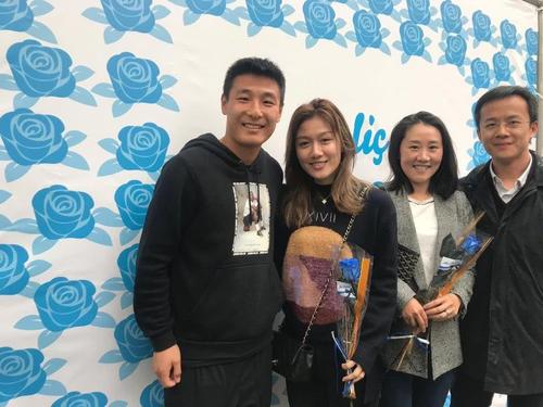 国足虽说球技差，找媳妇眼光一个比一个毒，颜值身材双在线