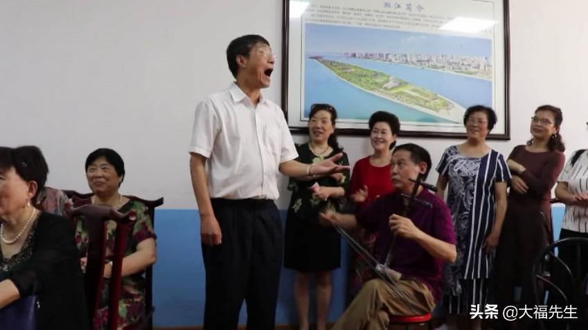 钢铁年代战友重逢,钢铁情怀