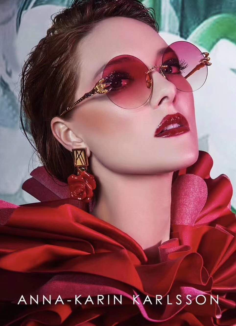 眼镜戴不稳老往下滑,眼镜太松往下滑怎么调