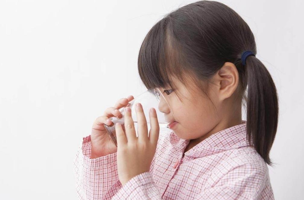 小孩不爱喝白开水怎么解决,孩子不爱喝白水怎么办