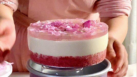 甜品樱花慕斯蛋糕,美到窒息的巧克力甜品