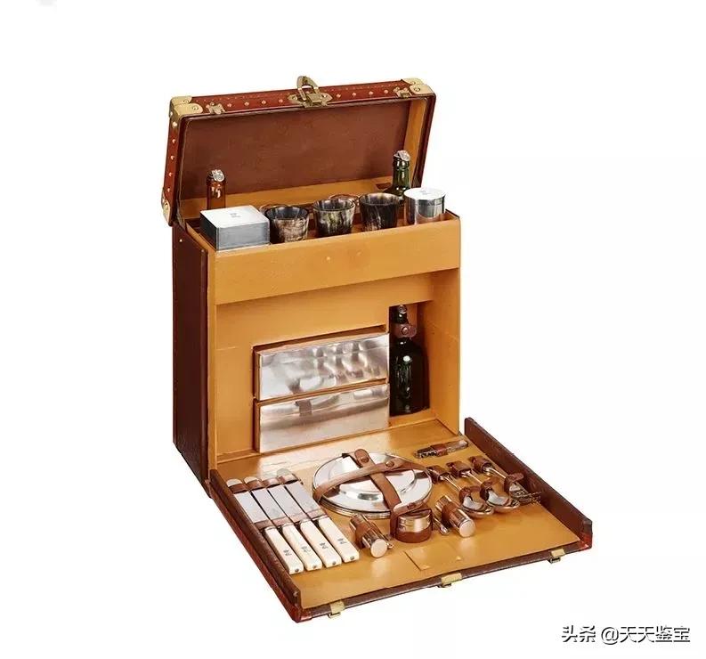 lv包包真的好看吗,为什么lv包包那么硬