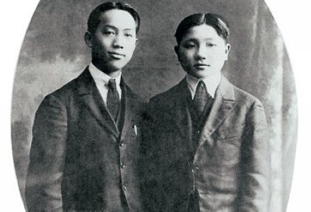 1981年*小平邓**会见金庸,世界上有几种社会主义?金庸:不能一概而论