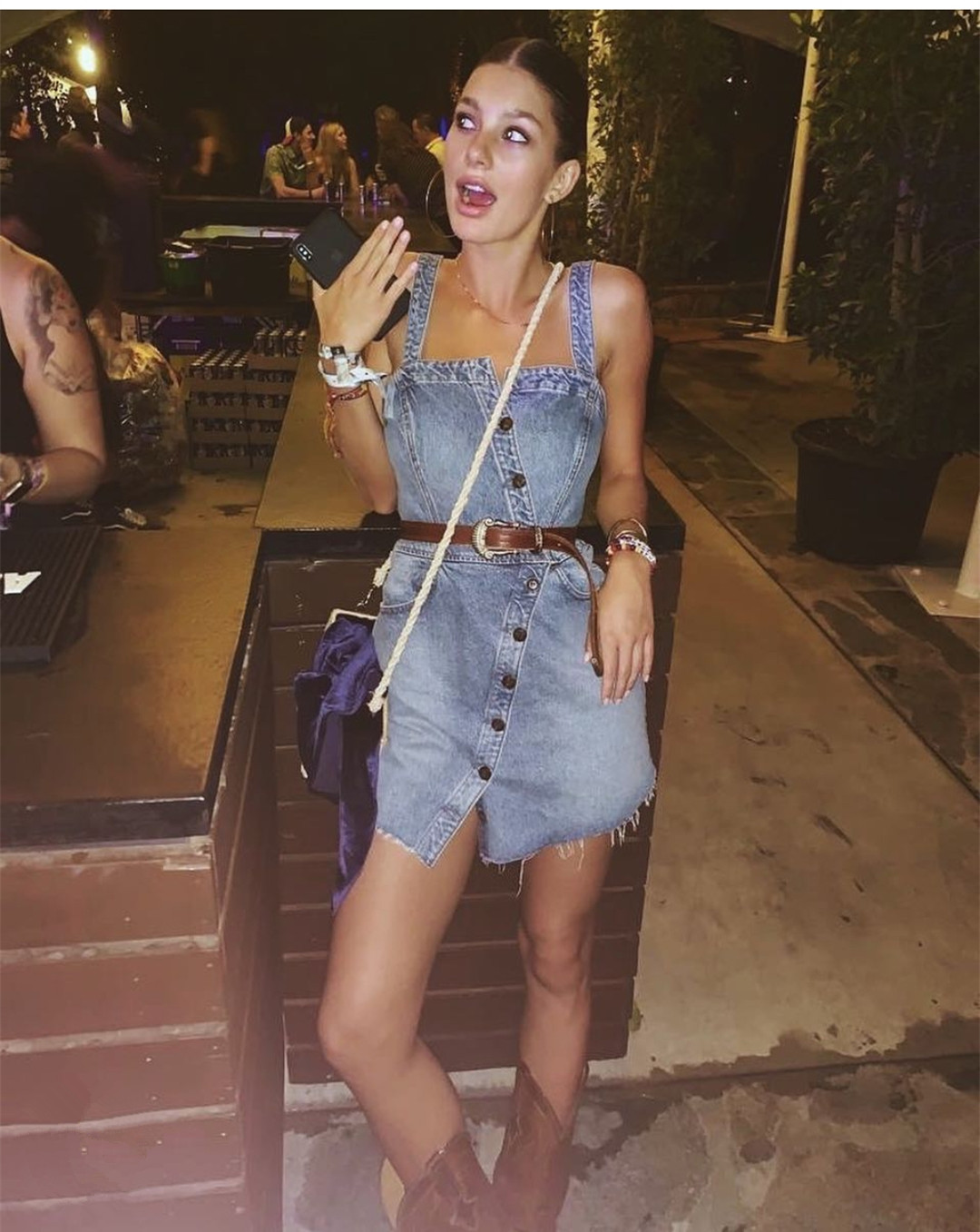 莱昂纳多超模女友惊现街头,莱昂纳多女友穿搭