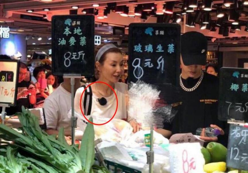 55岁张曼玉惊艳美图,张曼玉素颜出镜演技炸裂