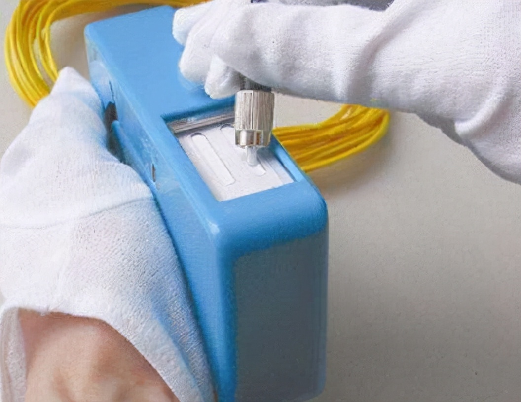 光缆无铜盗窃图片,光缆无铜偷盗无用