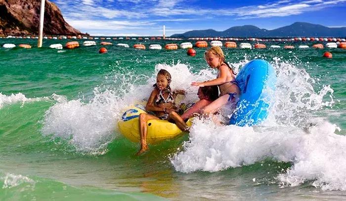 芭堤雅以阳光、沙滩、海鲜闻名世界，被誉为「东方夏威夷」