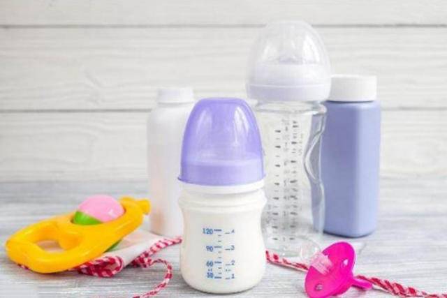 一个奶瓶就用了200块钱,一个奶瓶要一百多块