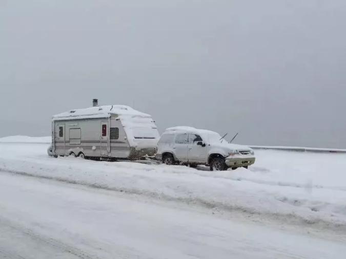 地球从南极到北极环绕一圈,地球跑一圈