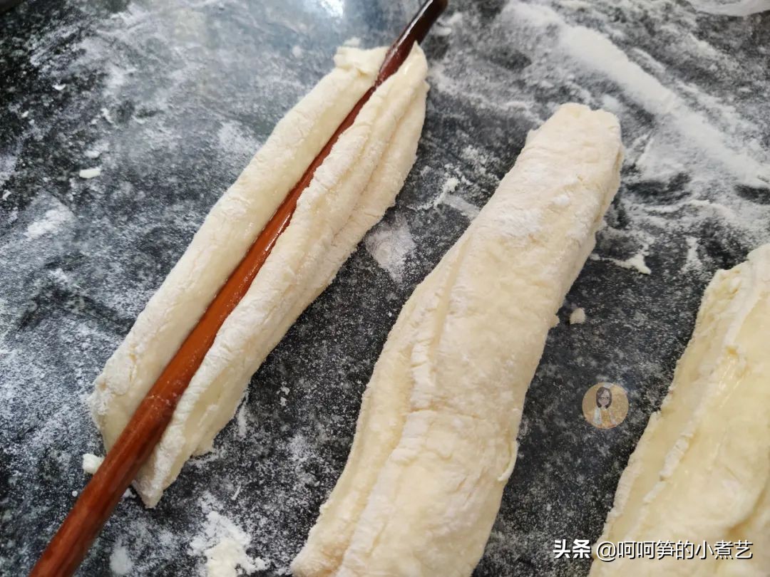 油条新方法不揉面不擀面蓬松柔软,油条为啥蓬松