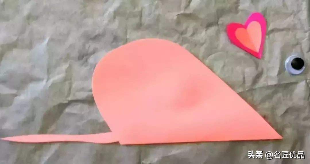 看别人剪新年剪纸很好看,怎么用剪刀来剪新年剪纸