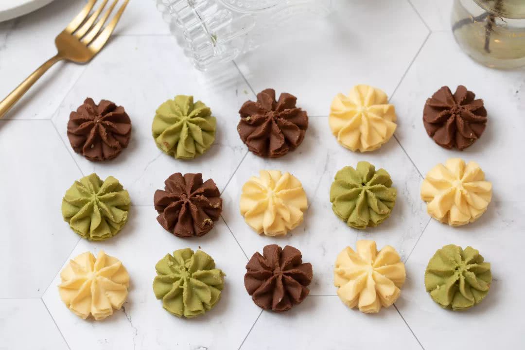 体育西这间甜品店，一屋子都是鲜花，还没有正式菜单……