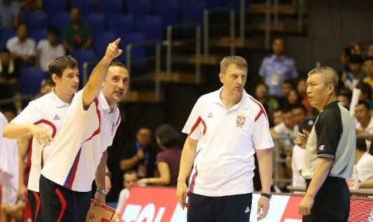 姚明分析中国男篮面临低谷的原因,中国男篮比赛现场直播全场姚明