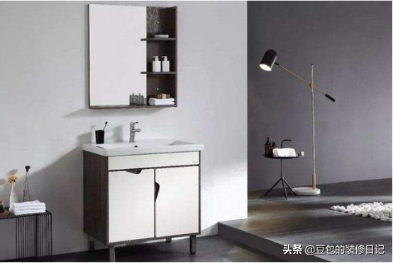 不锈钢浴室柜好还是铝合金材质好,pvc材质的浴室柜有什么优缺点