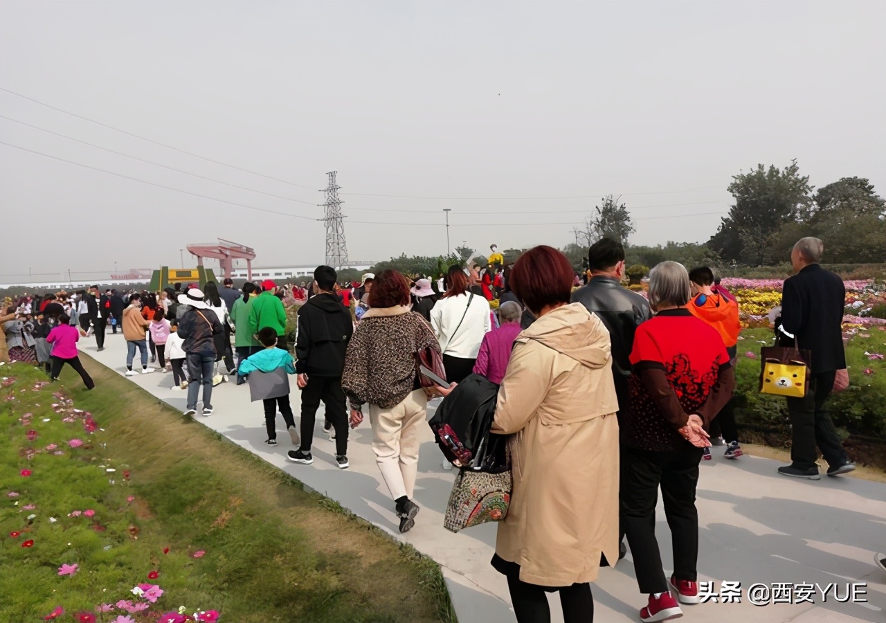 西安又一地标盛大开启,现场人山人海堪比春运