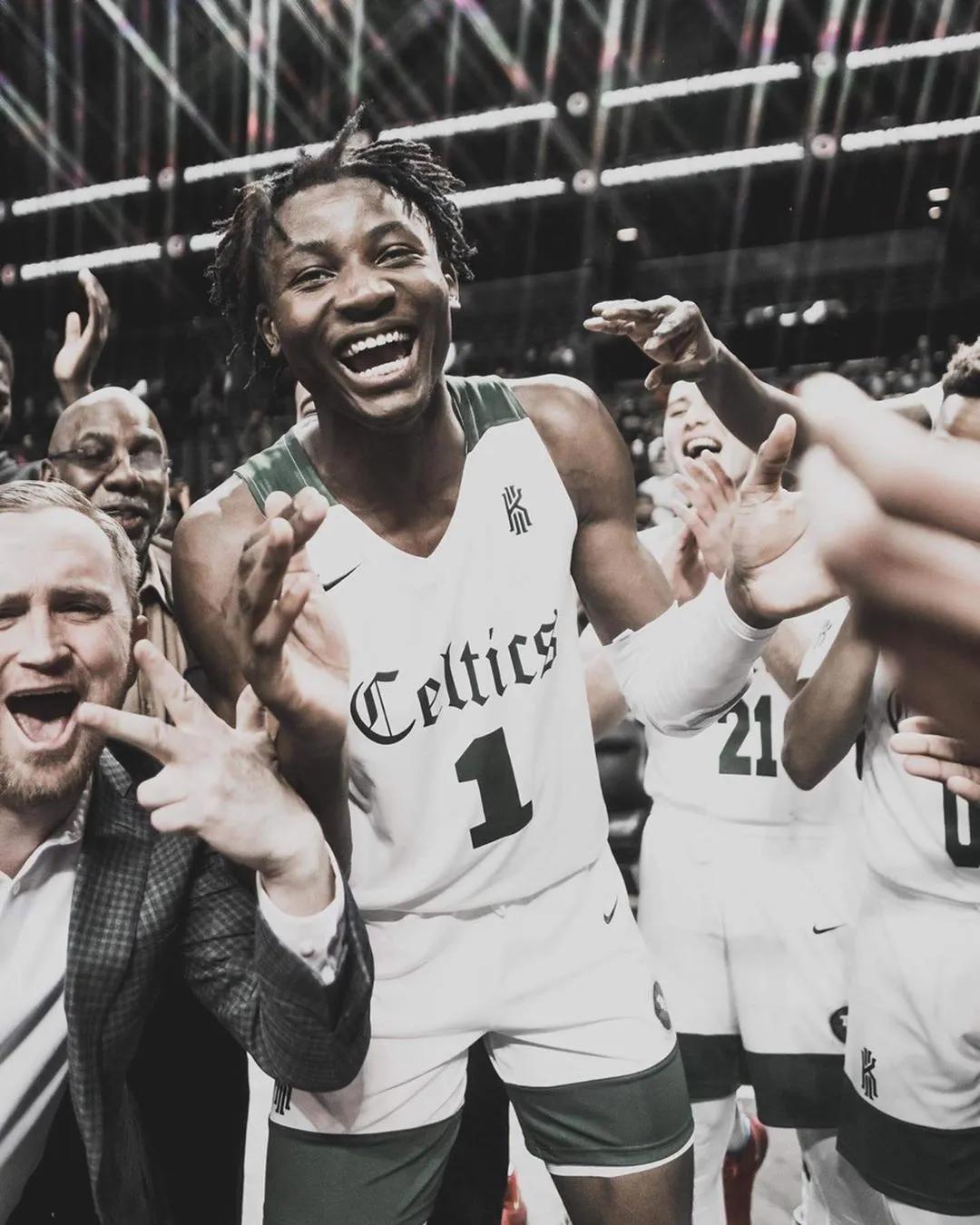 锡安半场进攻四次扣篮,锡安逆天上篮