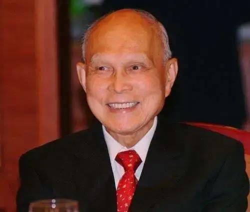 霍英东家族有多牛？享国葬，姨太太不争产，不带保镖，黑道不敢惹