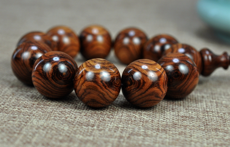 海南黄花梨芝麻点如何鉴别图,怎么鉴别海南黄花梨手串真假