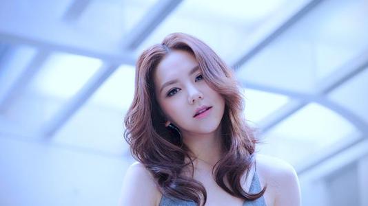 2015年邓紫棋登福布斯,4年后失去名字使用权,51000条恶评多可怕