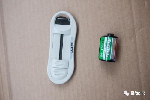 d76黑白胶卷冲洗经验,暗房洗胶卷用什么颜色灯