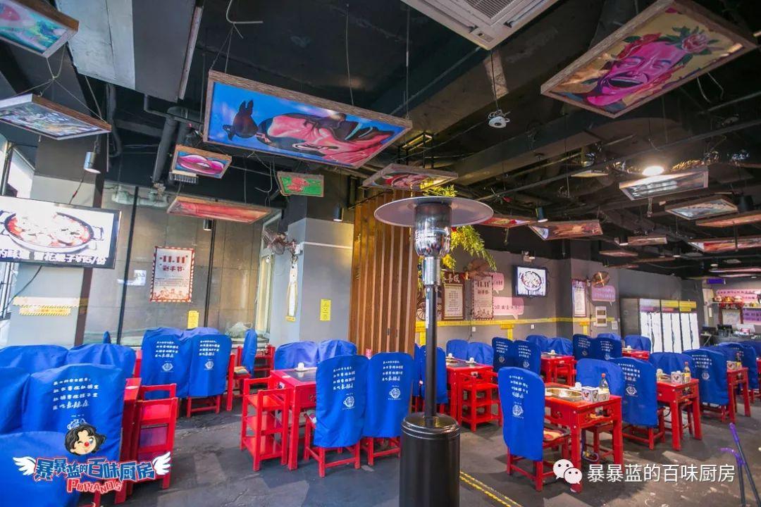 当成都老板爱上沈阳老雪,他开的串串香店锅底都有1瓶大绿棒