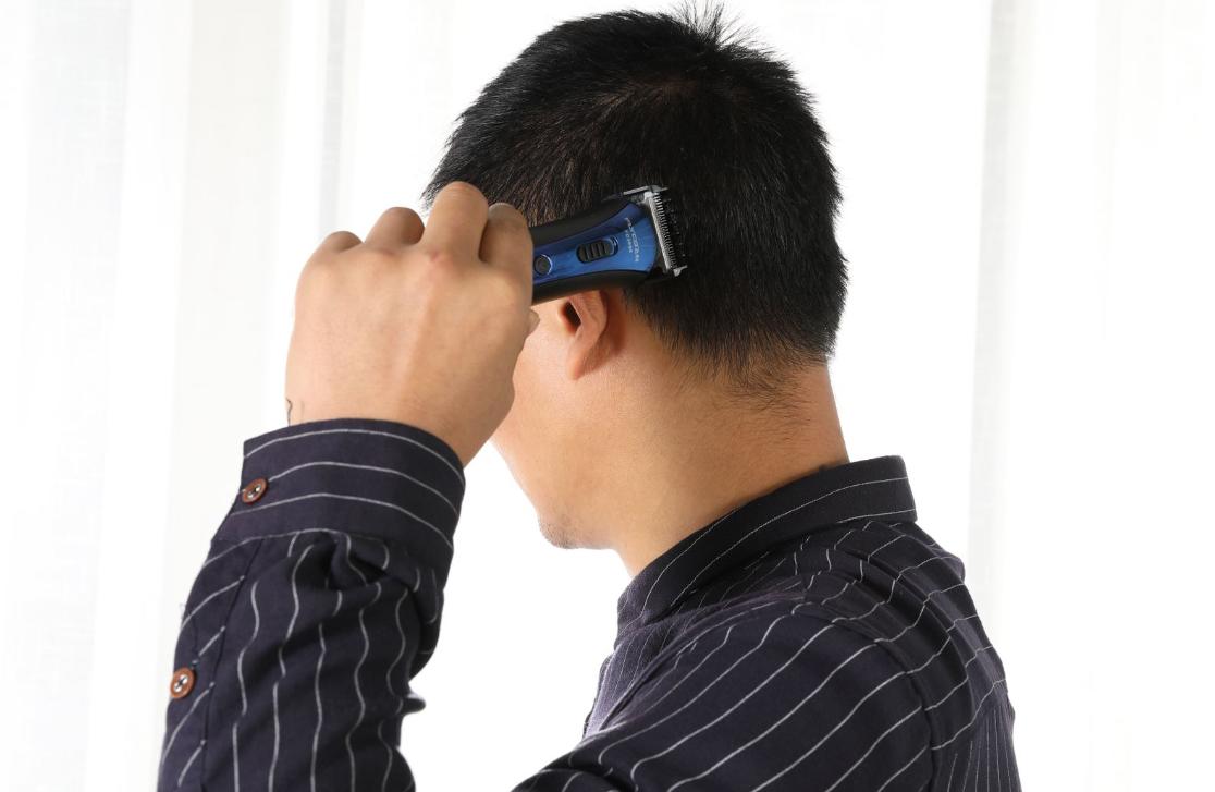 从小白一个月变成造型师，飞科理发器体验评测