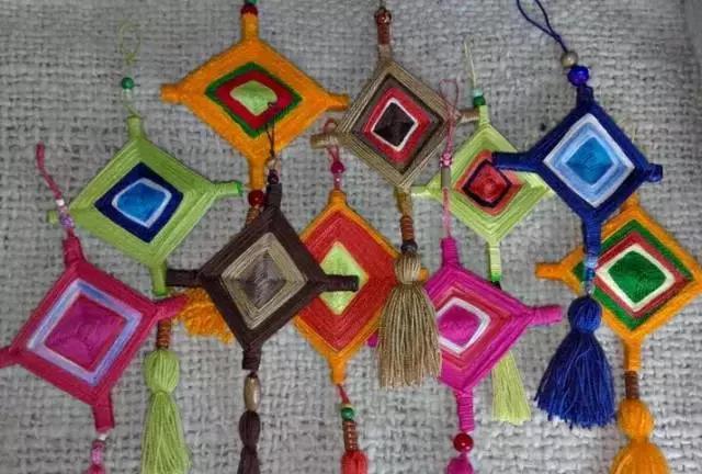 筷子缠毛线手工简单,用筷子做出来的手工挂饰