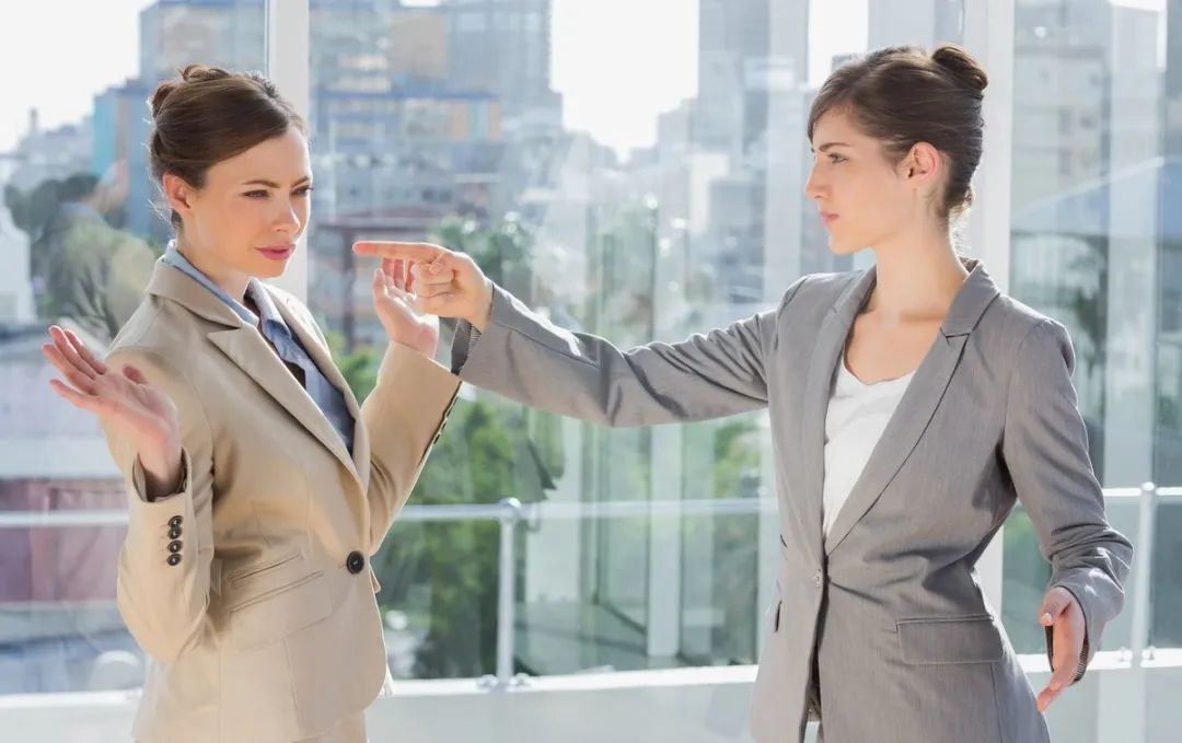 同事对你说话怎么调侃高情商,怎么面对同事的冷语和嘲讽