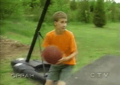 用零花钱给非洲挖了1000多口井，只因孩子眼泪，是那里最干净的水