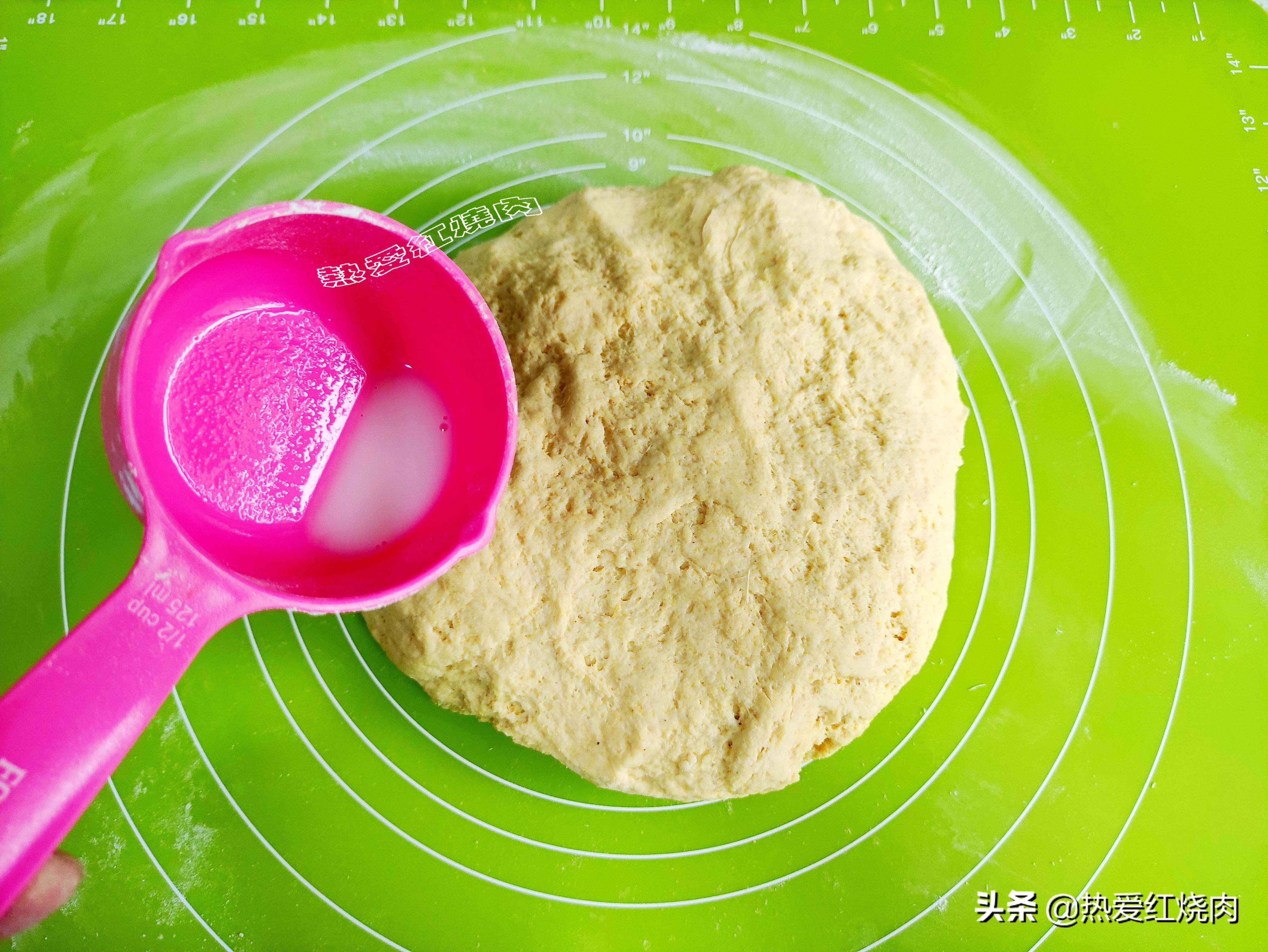 馒头蒸熟发酸怎么处理才好吃,自己蒸馒头为什么那么硬