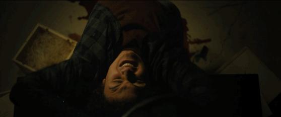 金发美女换身杀人魔壮汉，这限制级*片爽**太猛了