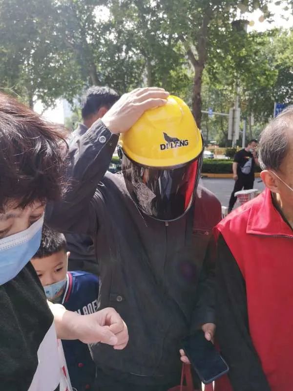 哪里买头盔最便宜,头盔在哪买呀