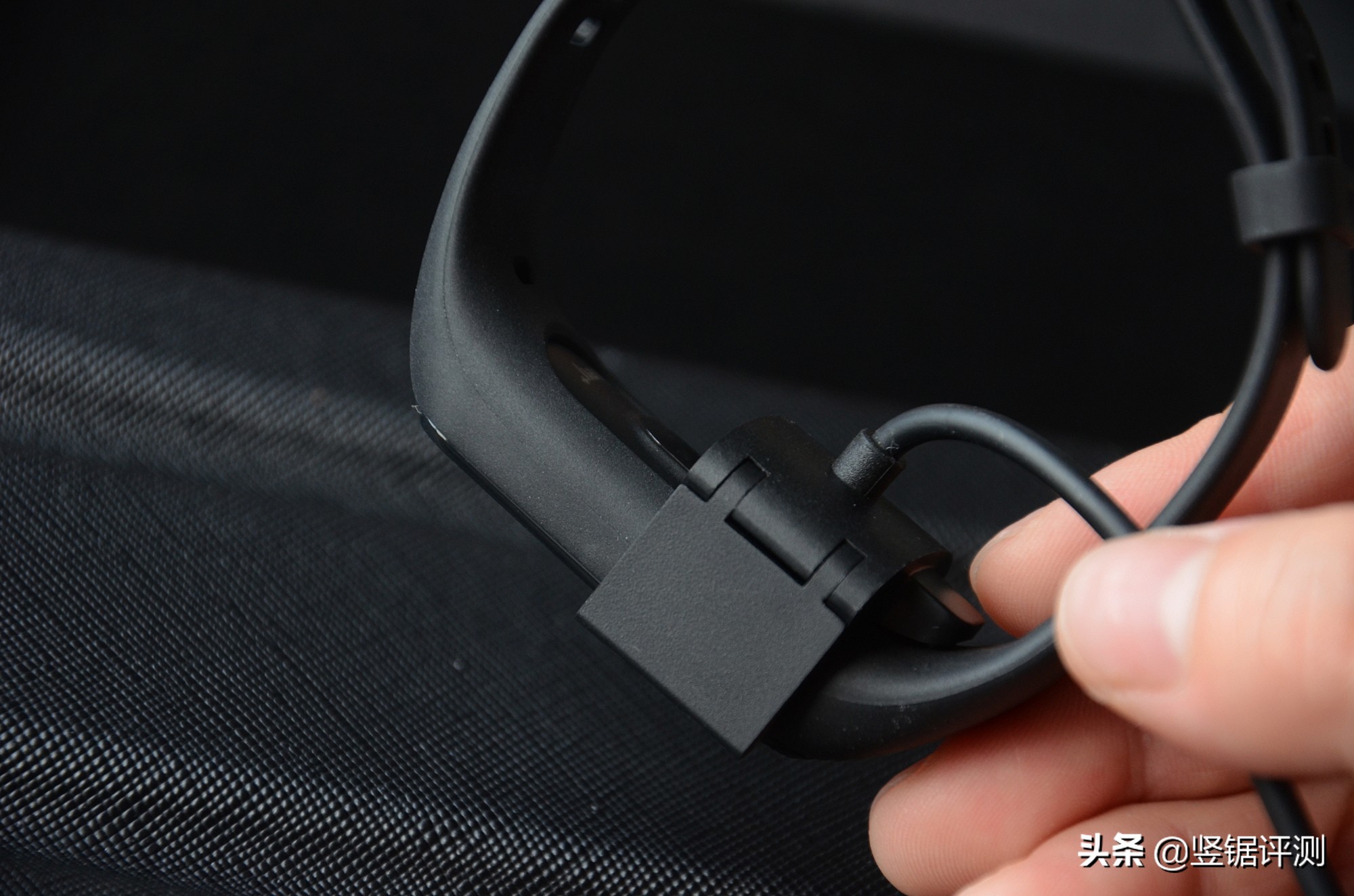 黑加手环1s和1有什么区别,黑加手环添加异形门卡