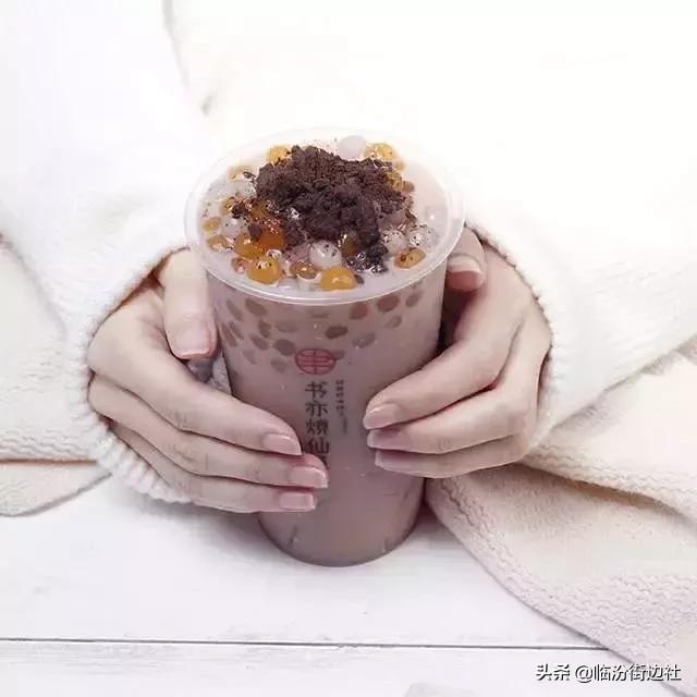 烧仙草桶装超大杯奶茶,超级有料烧仙草奶茶