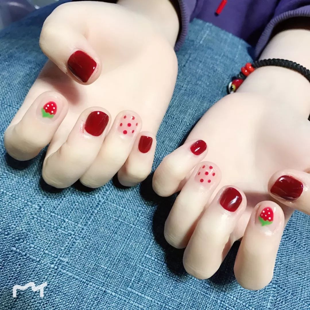 美甲什么颜色显得花哨好看,儿童美甲推荐不花哨