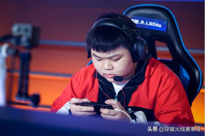 叮当猫vs奥特曼vs超级飞侠,叮当猫vs超级飞侠