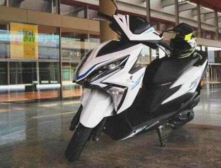 新大洲本田颜值高,新款新大洲本田裂行125踏板摩托车