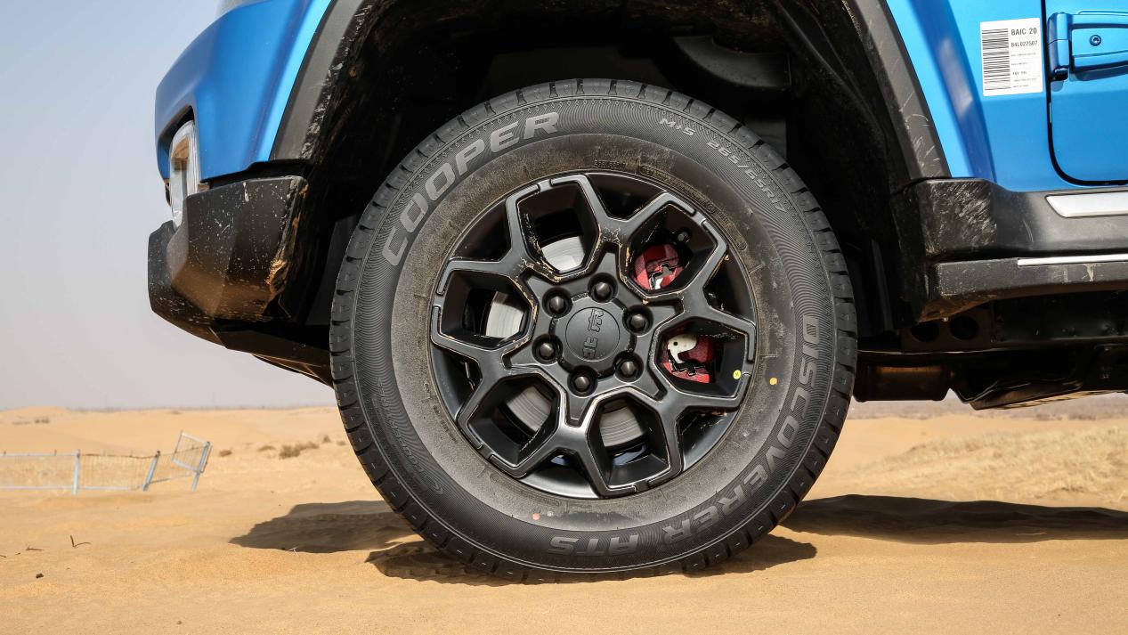 bj40刀锋英雄柴油版黑武士试驾,21款bj40柴油刀锋英雄版驾驶感受