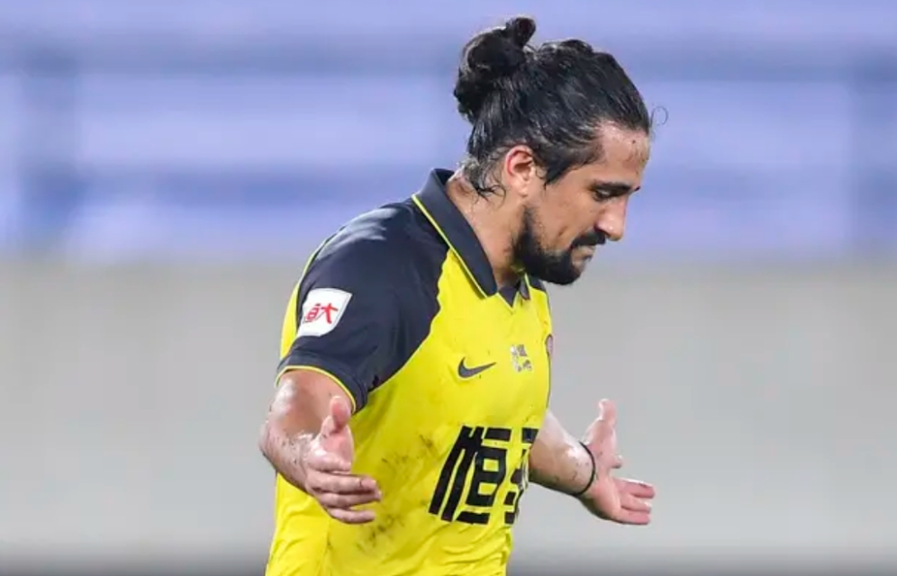 洛国富下场将停赛正确吗,洛国富为失误道歉