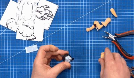 切碎可爱玩具再拼成鬼畜缝合怪，国外手工圈魔改创意大赛惊艳网友