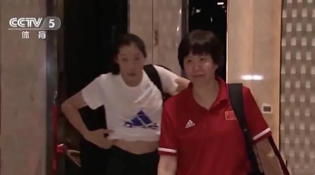 朱婷腹肌秒杀国足视频,朱婷秀腹肌争议