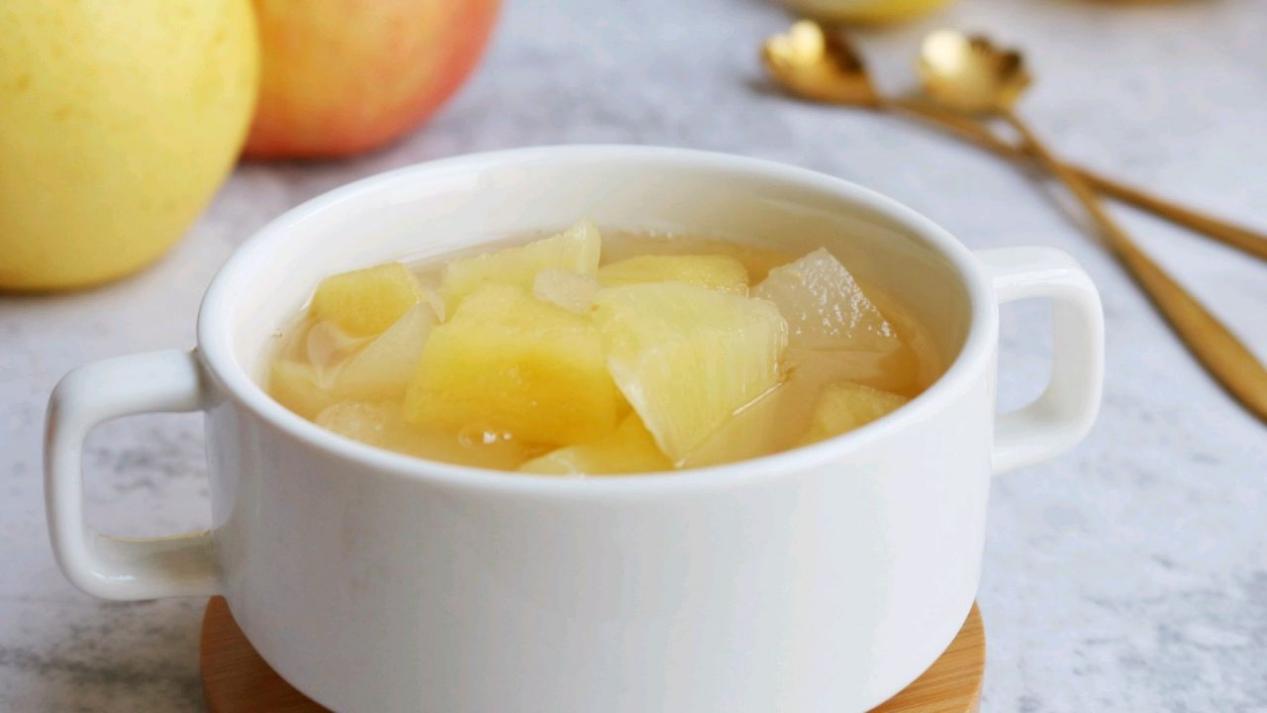 自己做水果糖水，甜甜的味道真好喝，没有添加更健康