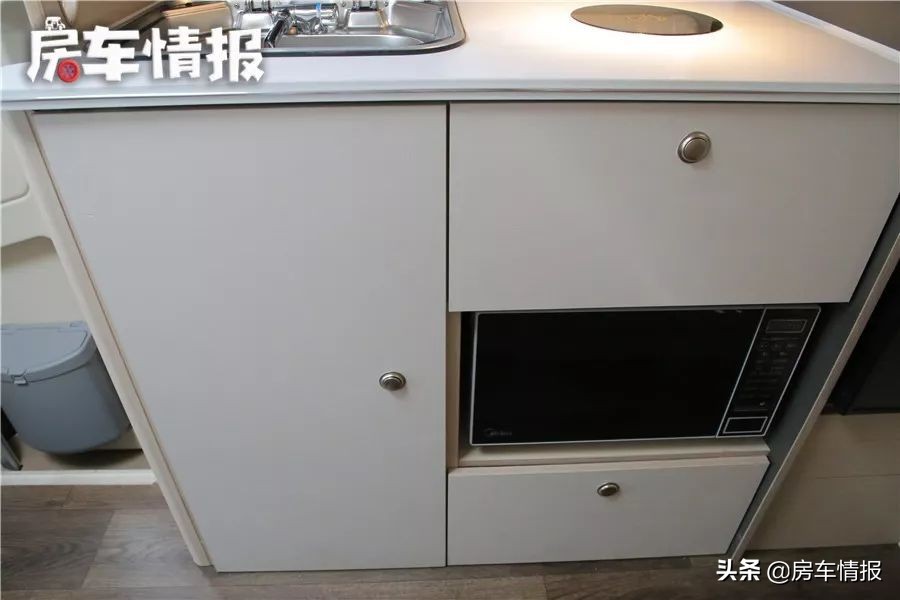 江铃d-max底盘单排皮卡房车怎么样,神行太保d-max硬升顶皮卡四驱房车