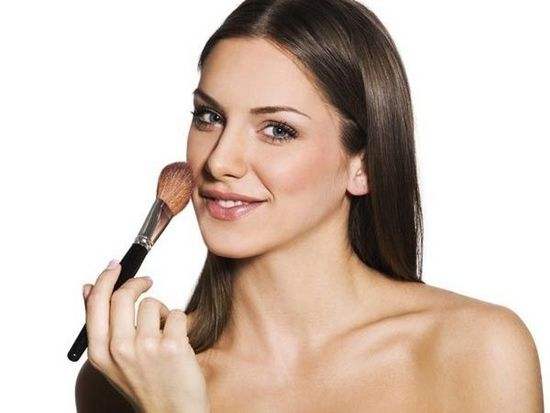 夏天拒绝变成猪刚鬣！防油光，到底是散粉好用还是喷雾？